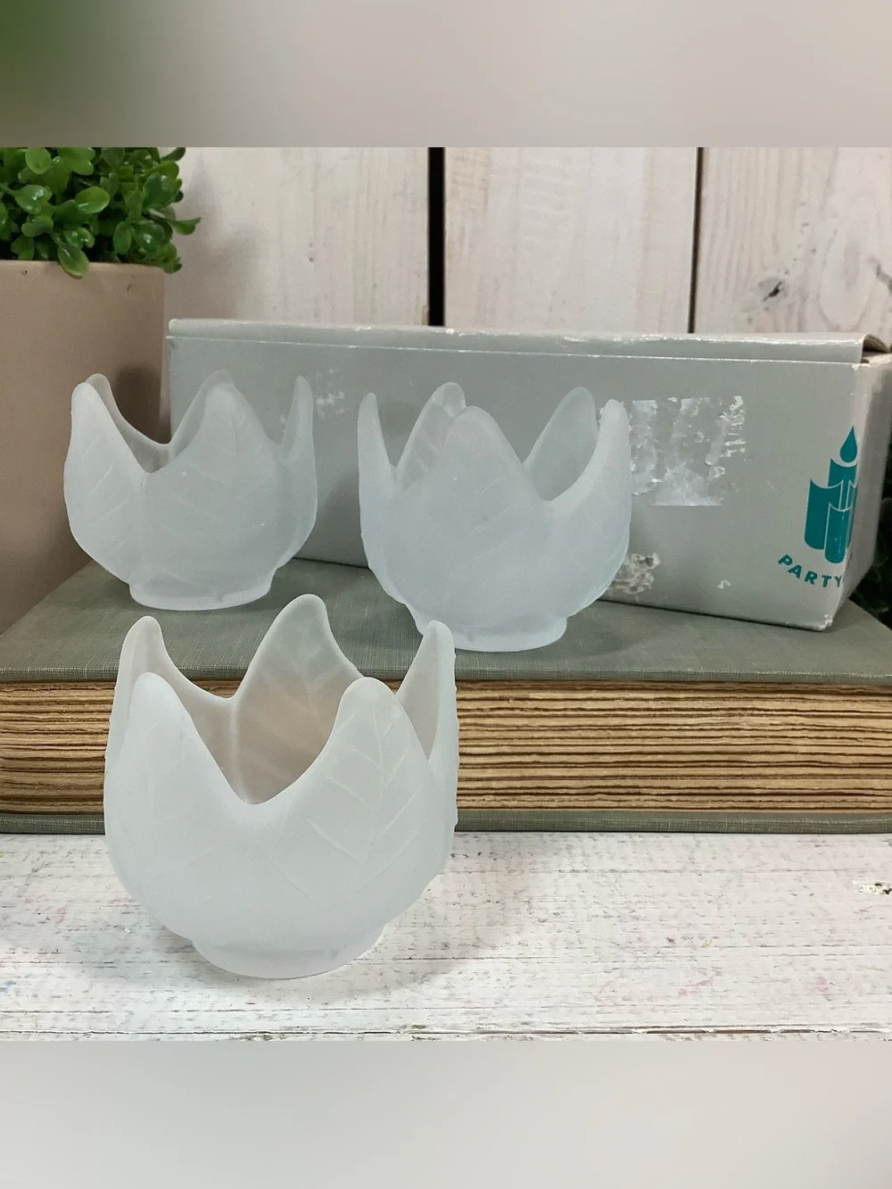 PartyLite Frosted Lotus Tulip Tea Light Candle Holders - Picture 3 of 11